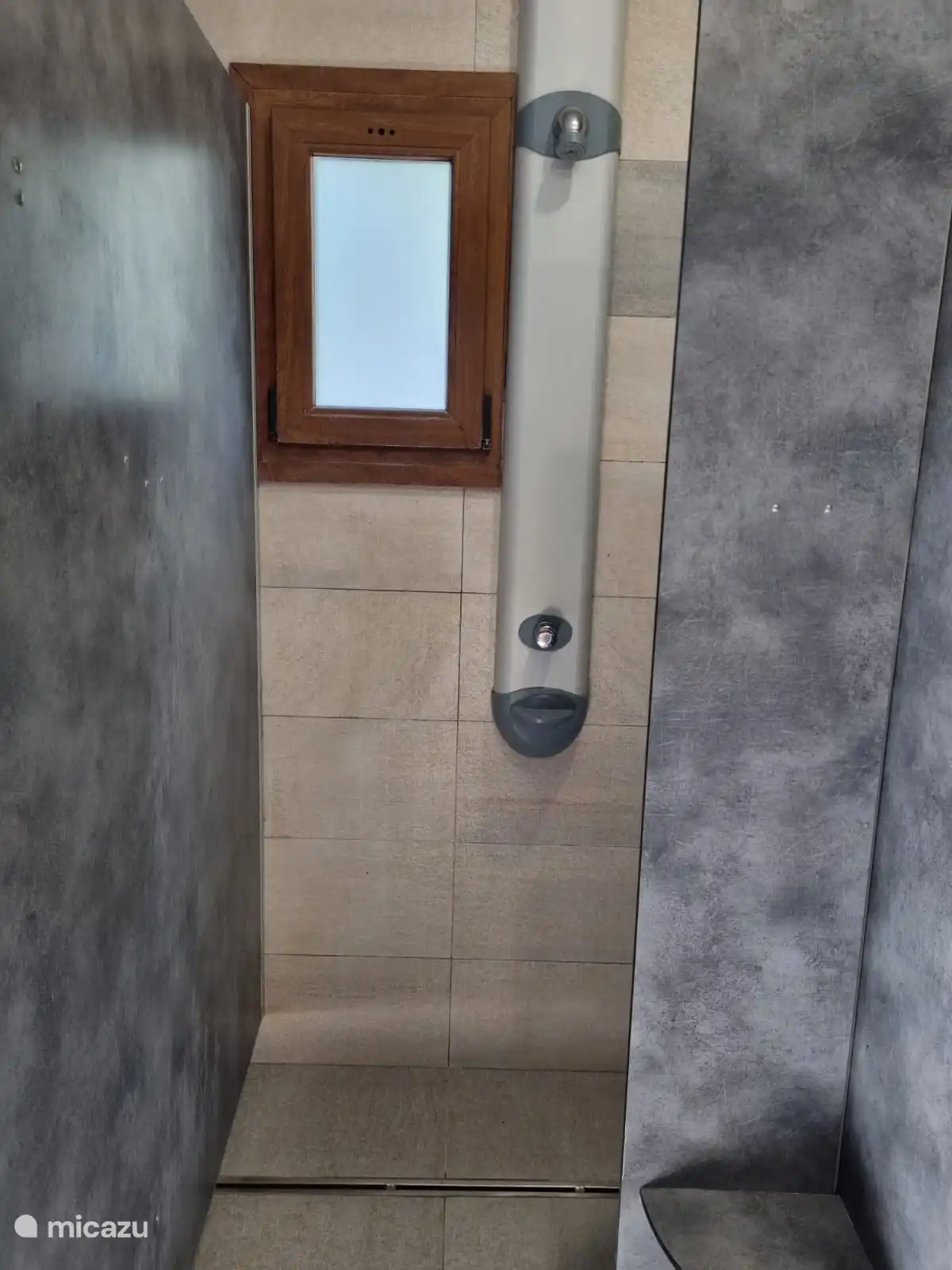 Bâtiment sanitaire 1