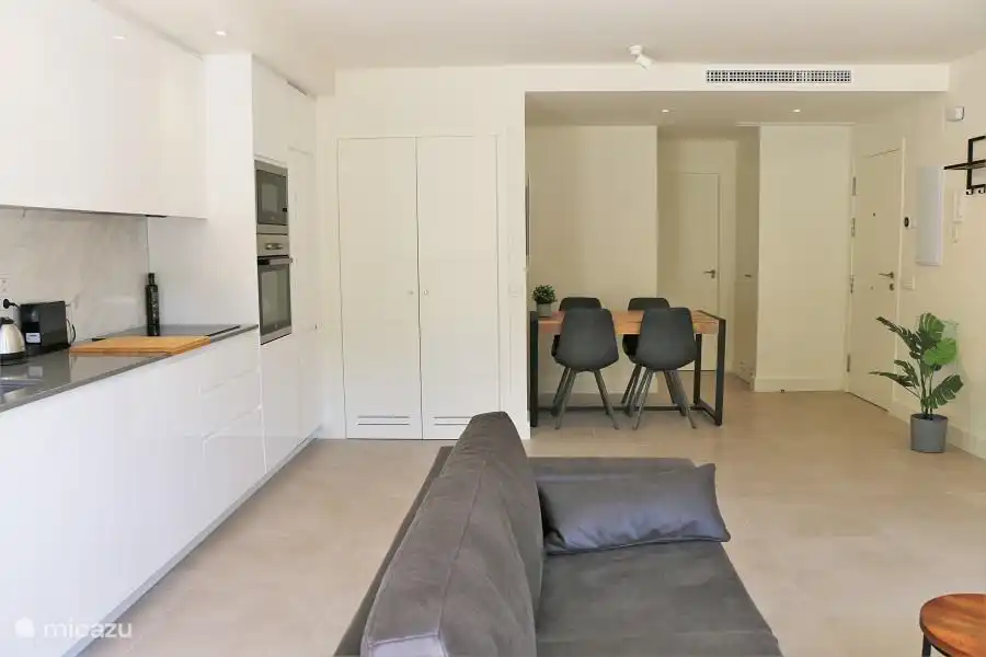 Das geräumige Wohnzimmer/Küche