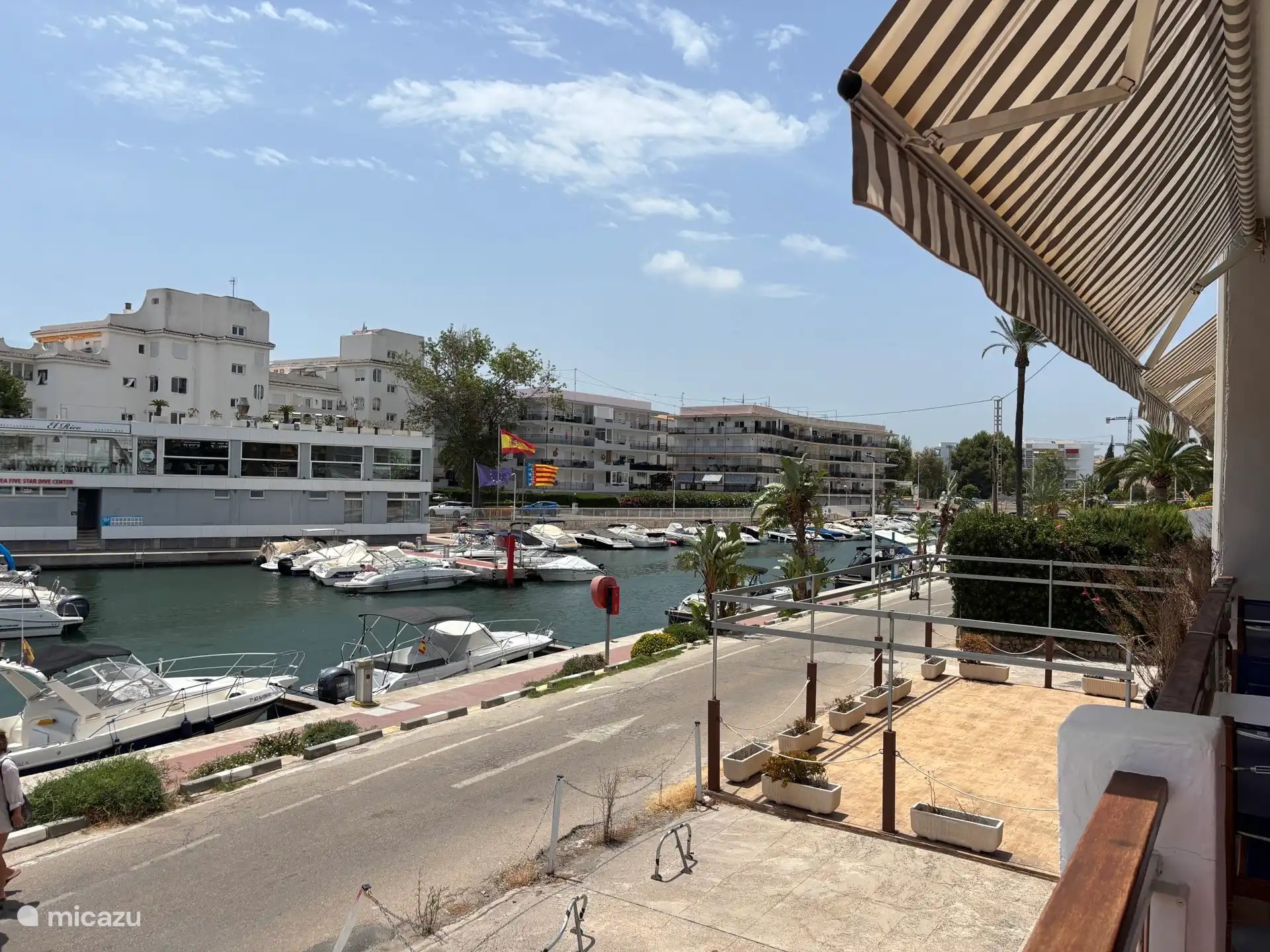 Le début du petit port.