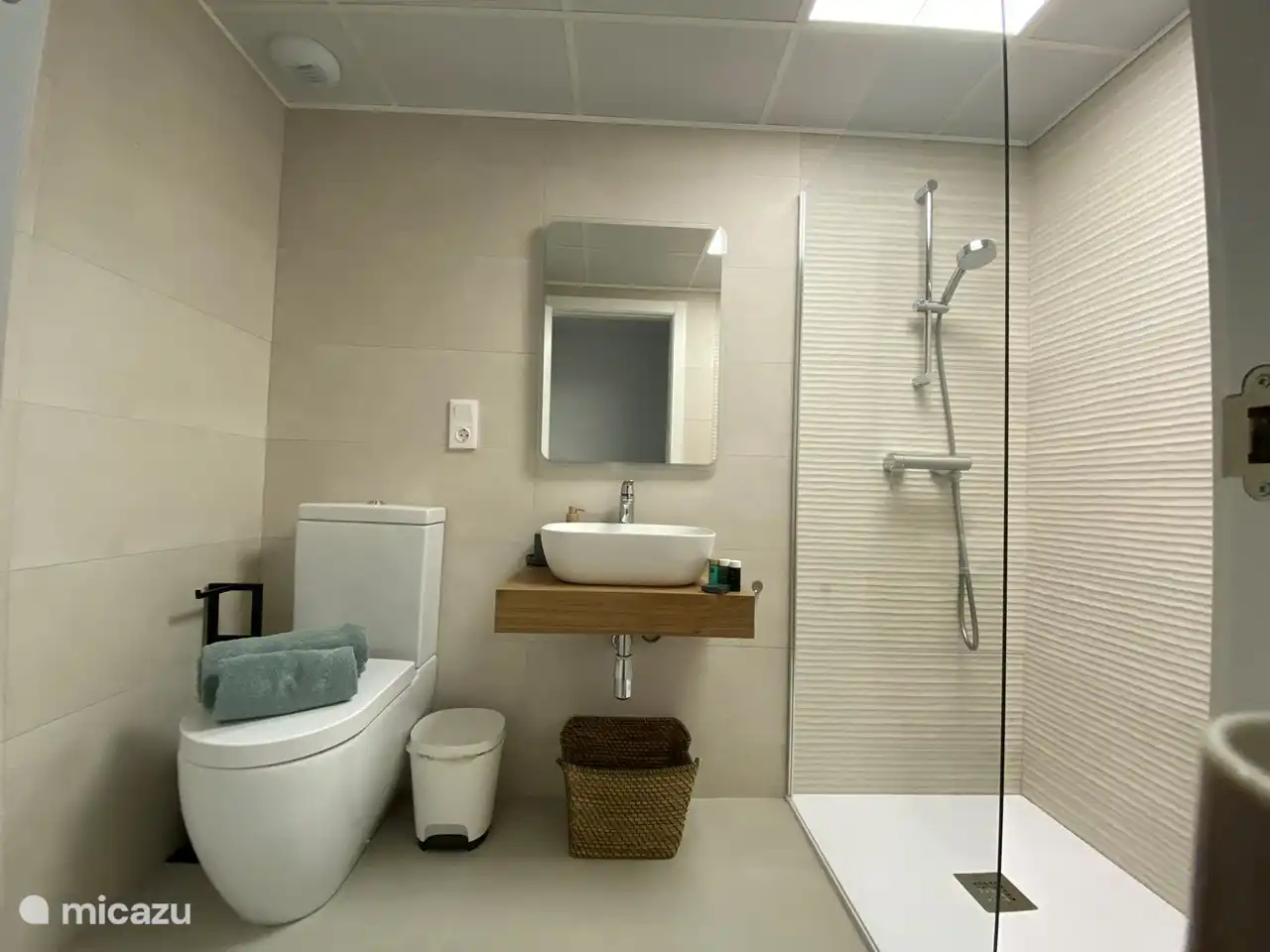 Bathroom fully equipped