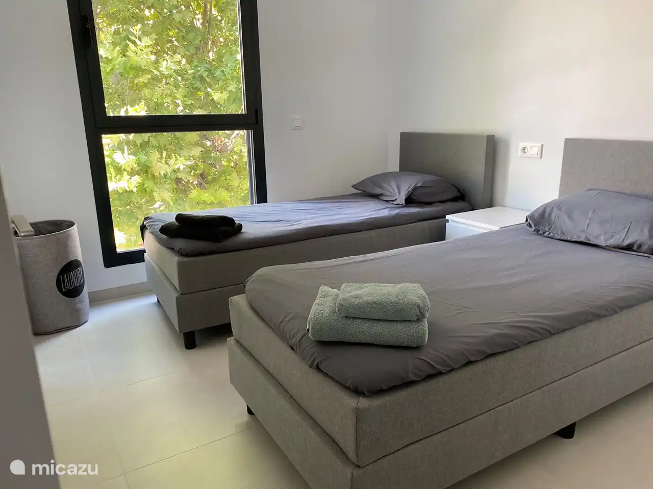 Bedroom 2 with 2 separate beds