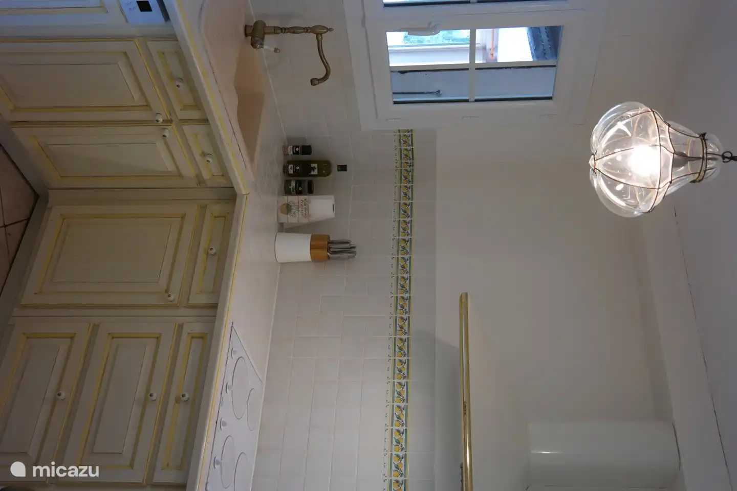 Die Küche ist komplett ausgestattet