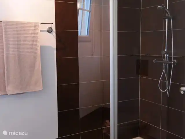 Maison Merle | France, Var, Moissac-Bellevue - villa La grande douche à l'italienne
