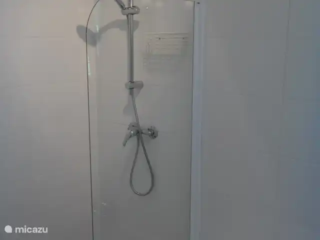 Maison Merle | France, Var, Moissac-Bellevue - villa La douche à l'italienne de la deuxième salle de bain