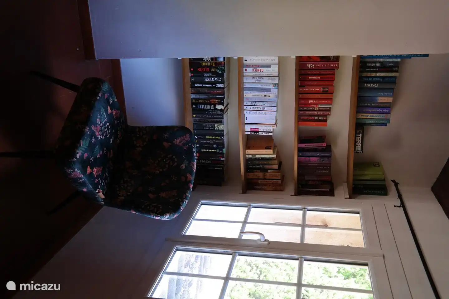 Der Bücher- und Spieleschrank