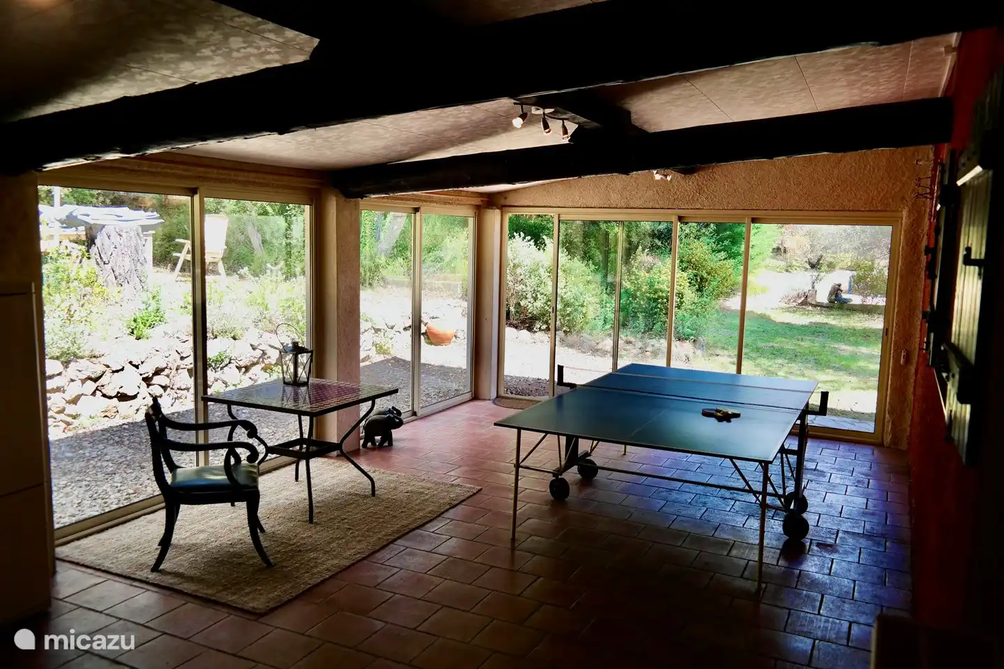 Das multifunktionale Studio mit Tischtennisplatte