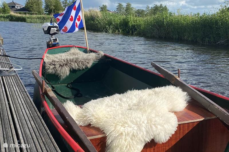 Vakantiehuis Nederland, Friesland, Grouw Camper / Jacht / Woonboot Woonboot op eiland, kachel en sloep