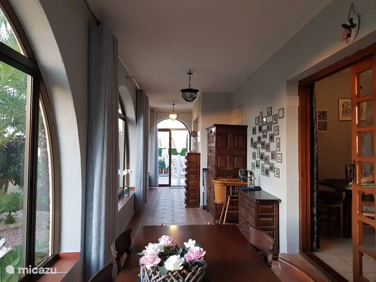 Die Naya bietet einen schönen Blick auf den Garten. Durch die Naya haben Sie Zugang zum Innenhof mit Pool.