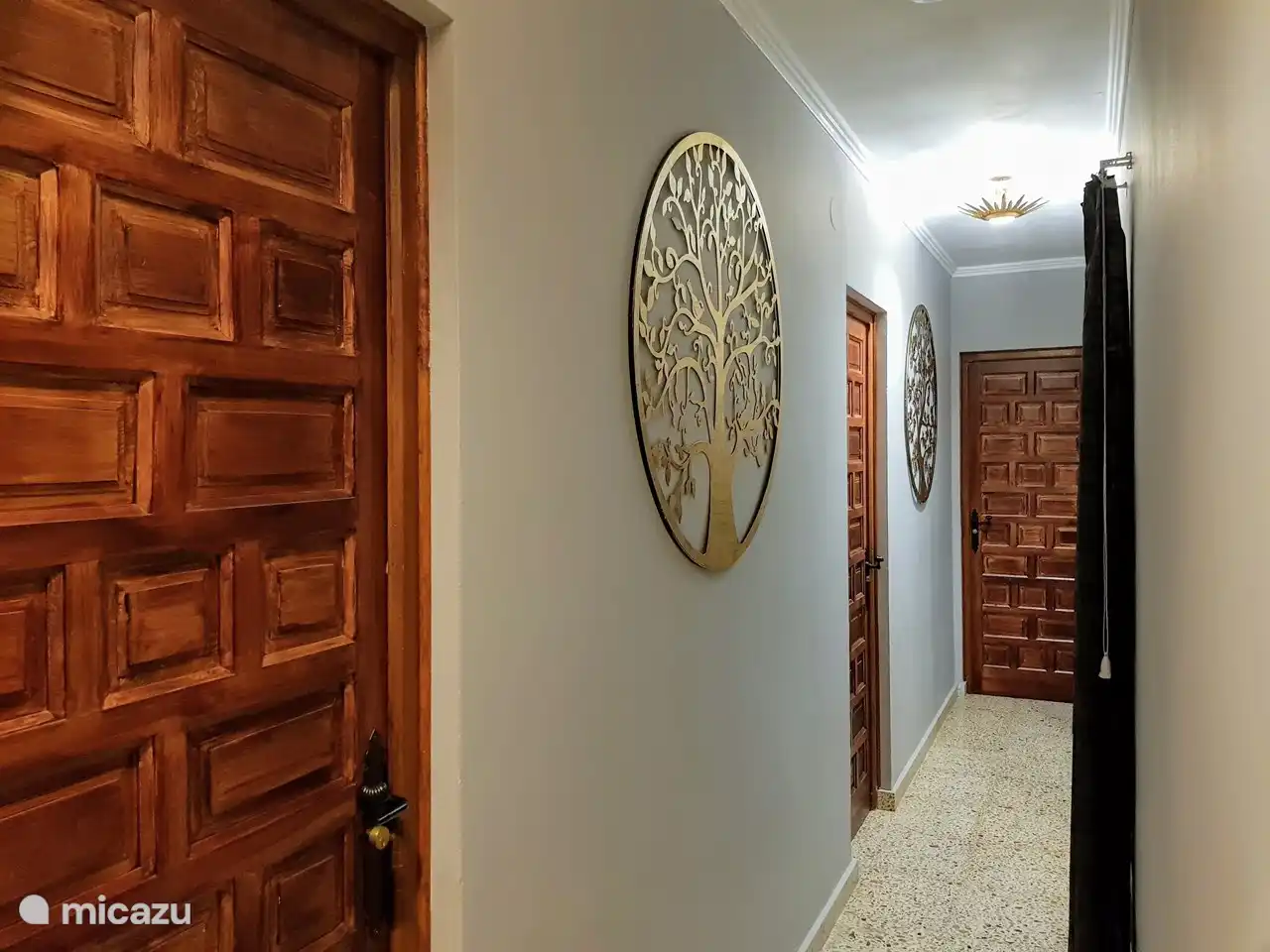 Flur zu Schlafzimmer 2, 3
Am Ende des Flurs befindet sich Schlafzimmer 4. Dieses wird bei Anmietung von 2 Schlafzimmern nicht vermietet.