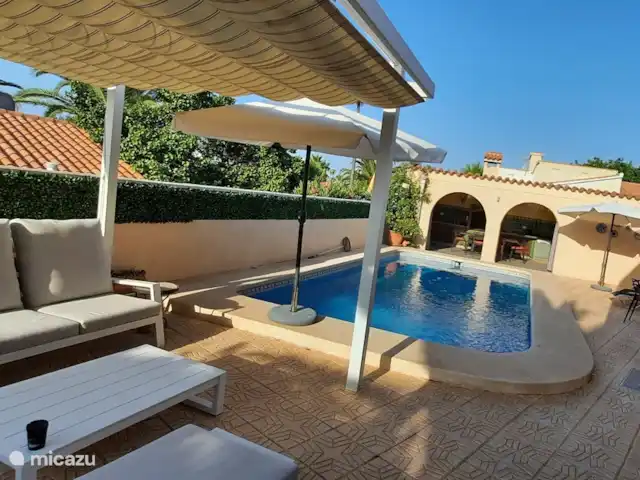Casa Mi Pajobe (2 chambres/max 4 pers) | Espagne, Costa Blanca, Benidorm - villa Vous entrez sur la terrasse par la naya