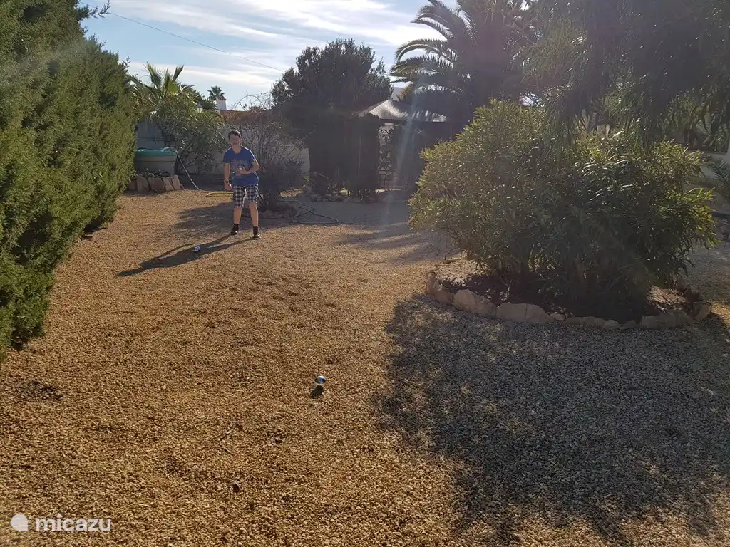 Der Garten ist auch der ideale Ort für eine Partie Petanque (Petanque-Set ist im Haus vorhanden)