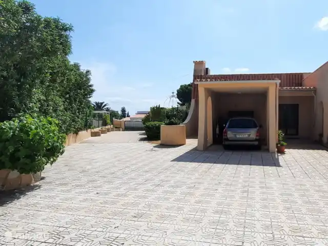Casa Mi Pajobe (2 chambres/max 4 pers) | Espagne, Costa Blanca, Benidorm - villa Il y a un carport pour 1 voiture qui n'est pas visible de la rue