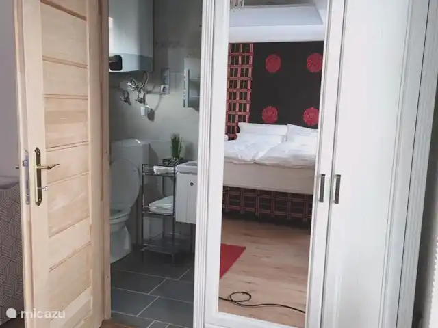Fietsen, Hongarije, Gyor-Moson-Sopron, Fertőrákos, tiny house Superior Tinyhouse aan Neusiedlersee garderobe