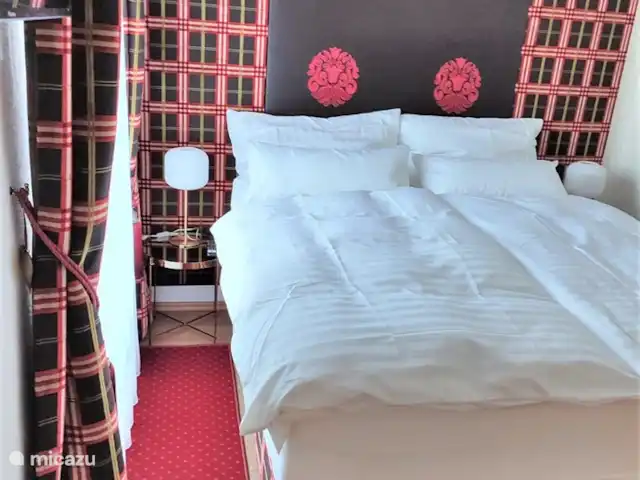 Fietsen, Hongarije, Gyor-Moson-Sopron, Fertőrákos, tiny house Superior Tinyhouse aan Neusiedlersee bed
