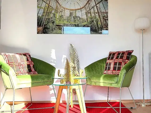 Fietsen, Hongarije, Gyor-Moson-Sopron, Fertőrákos, tiny house Superior Tinyhouse aan Neusiedlersee Zitje binnen