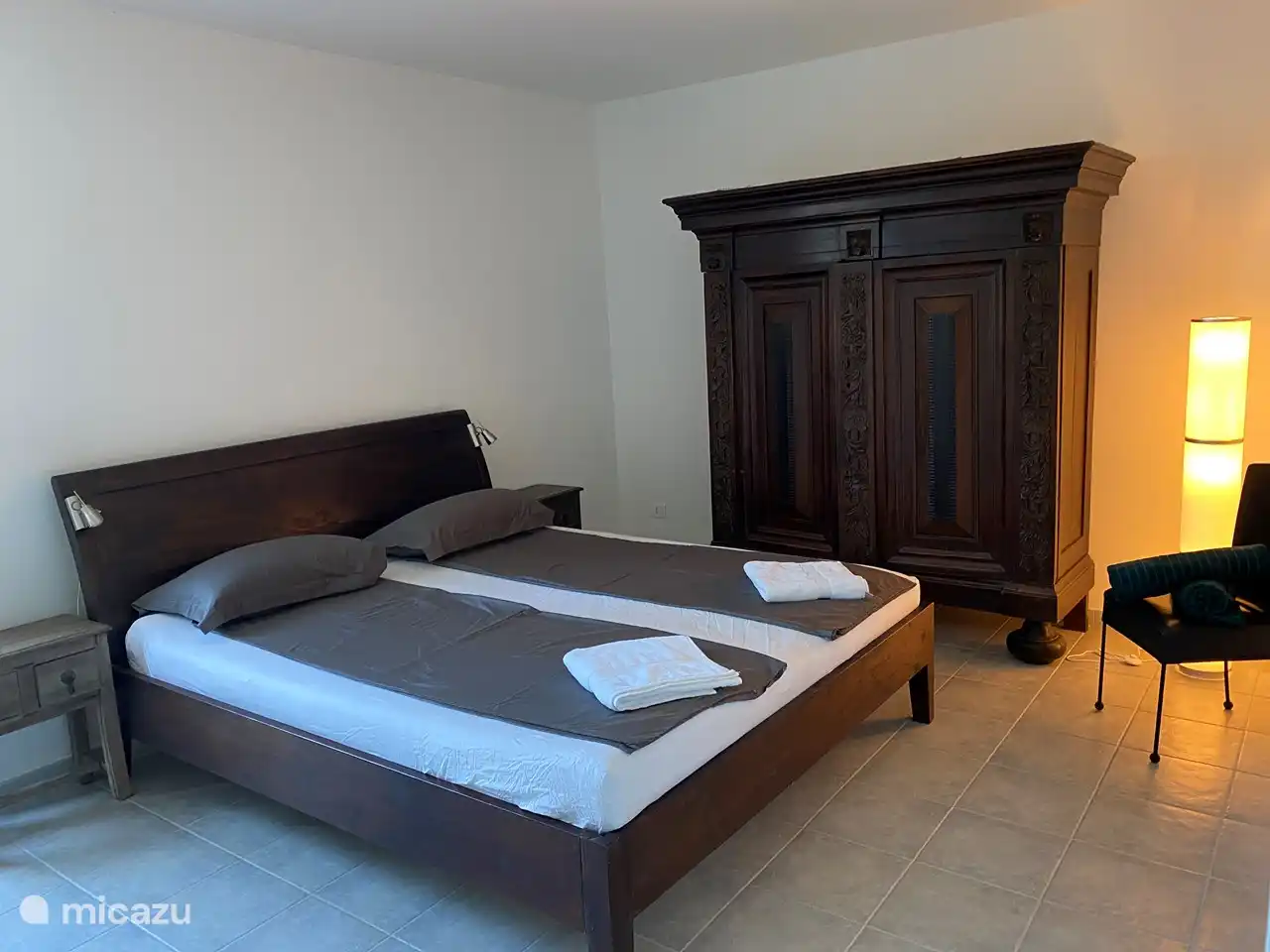 großes Gästezimmer im Erdgeschoss