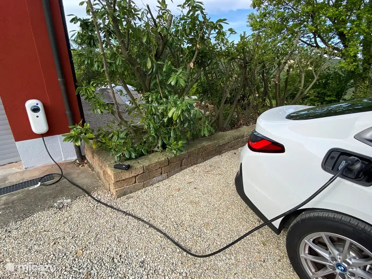 Shell Recharge Ladestation, ca. 4kW, gegen Aufpreis und in Absprache