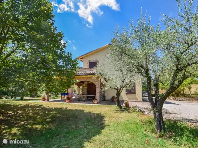 Location de Vacances Italie, Ombrie, Avigliano Umbro, villa - Ombrie du Sud, villa avec piscine privée