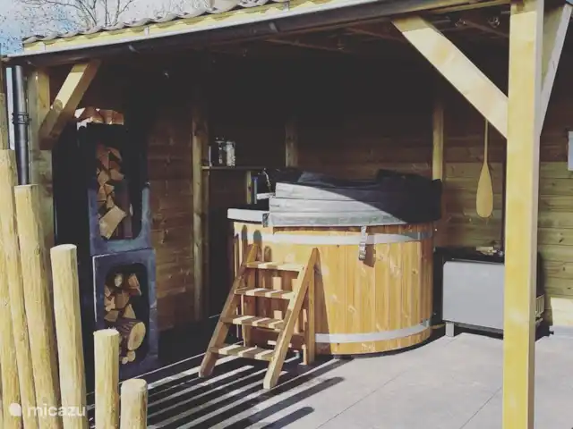 Noxem bnb Scandinavian huren in Nederland, Noord-Holland, Boesingheliede - bed & breakfast Hot-tub met uitkijk over het land. Bij te boeken als extra add-on