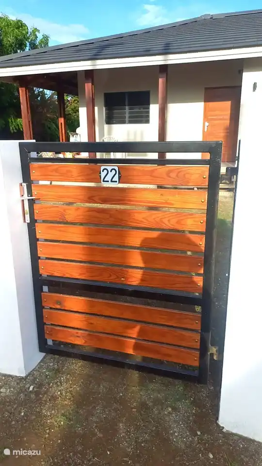 La puerta delantera se puede bloquear si lo desea.