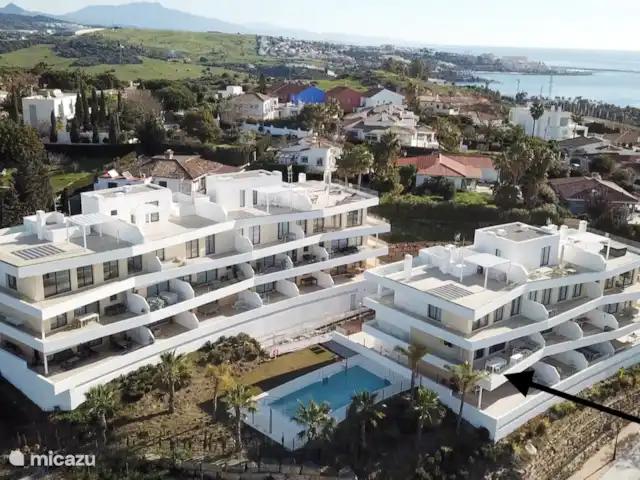 App. Stina & Rienk One80 Estepona | Espagne, Costa del Sol, Estepona - appartement notre appartement d'angle est situé au premier étage avec un grand balcon (voir flèche)