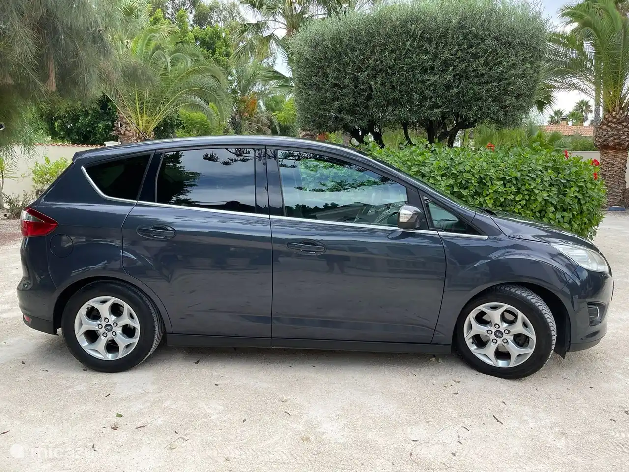 Mögliche Autovermietung für 5 Personen.