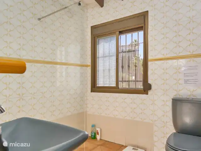 Casa Repisa en España, Andalucía, Cómpeta - villa 1º baño zona principal