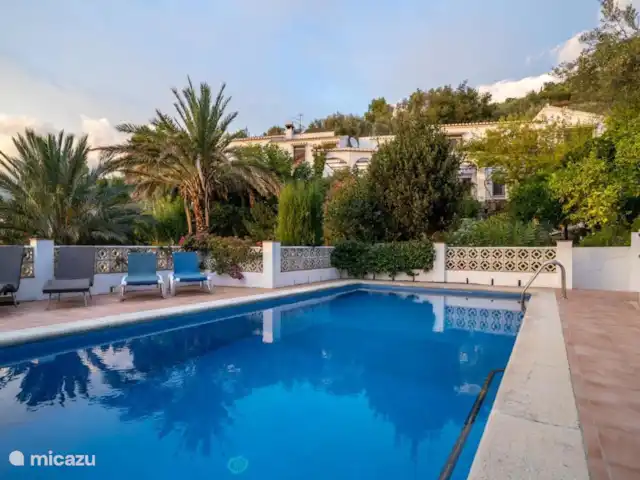 Casa Repisa en España, Andalucía, Cómpeta - villa piscina con casa la casa como fondo