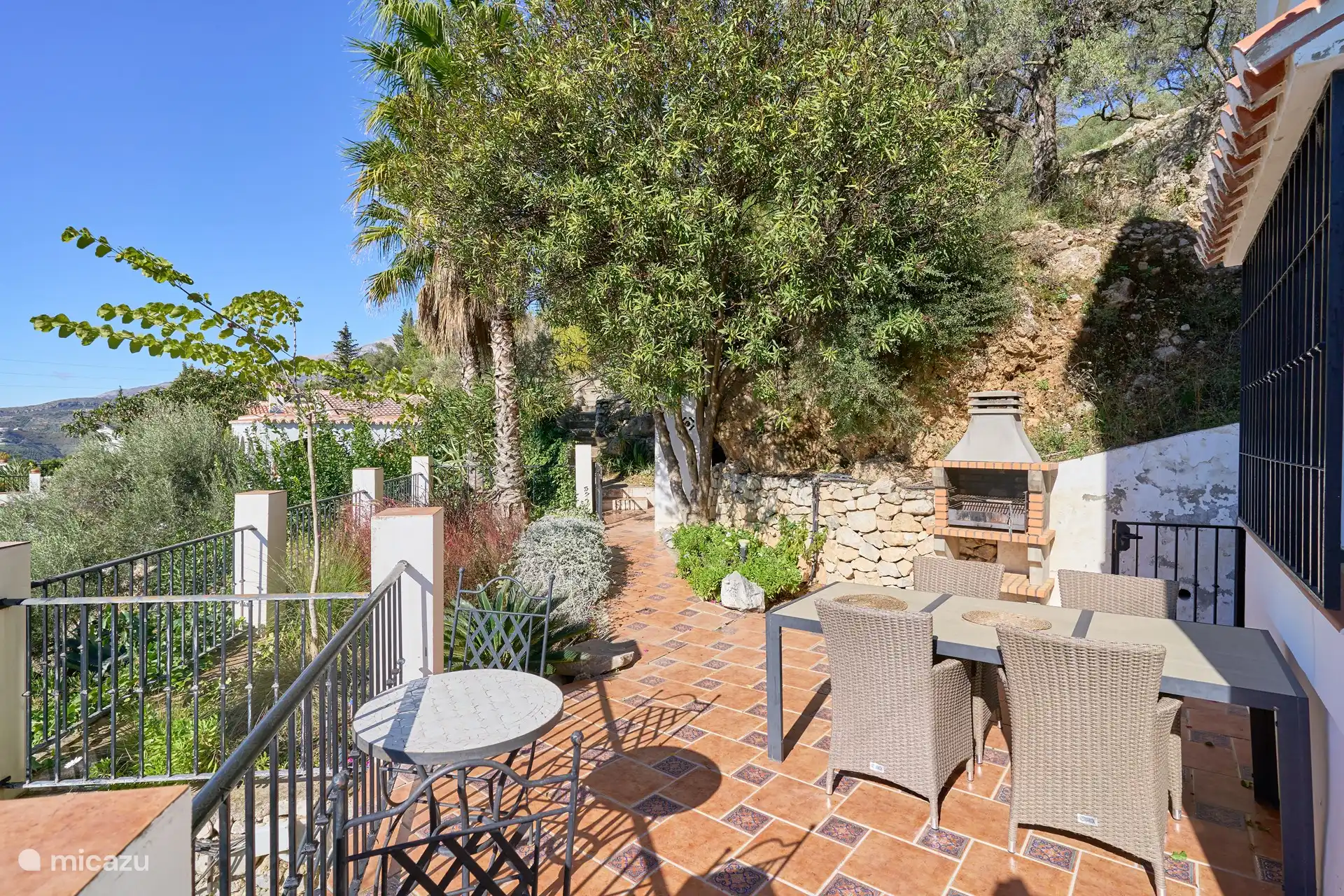 Hintere Terrasse mit Grill