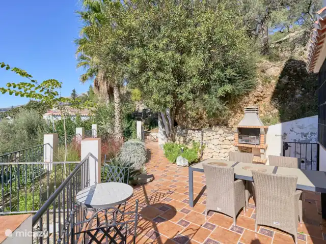 Casa Repisa en España, Andalucía, Cómpeta - villa Terraza trasera con barbacoa