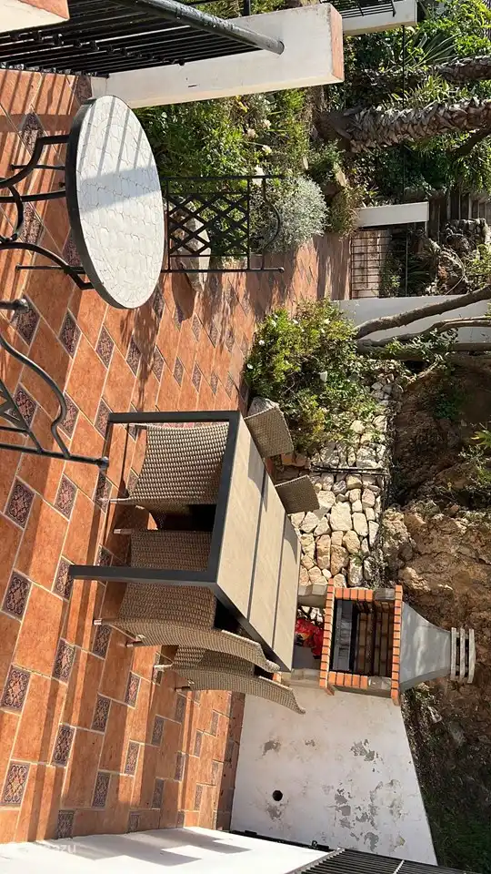 hintere Terrasse mit Grill