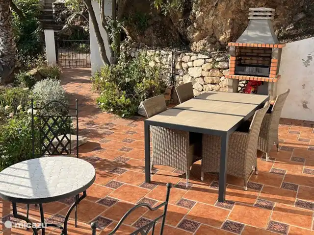 Casa Repisa en España, Andalucía, Cómpeta - villa terraza trasera con barbacoa