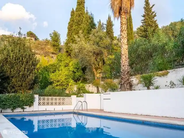 Casa Repisa en España, Andalucía, Cómpeta - villa Piscina rodeada de vegetación