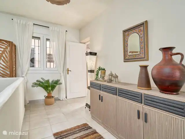 Casa Repisa en España, Andalucía, Cómpeta - villa Aterrizando en la cima visto desde otra dirección