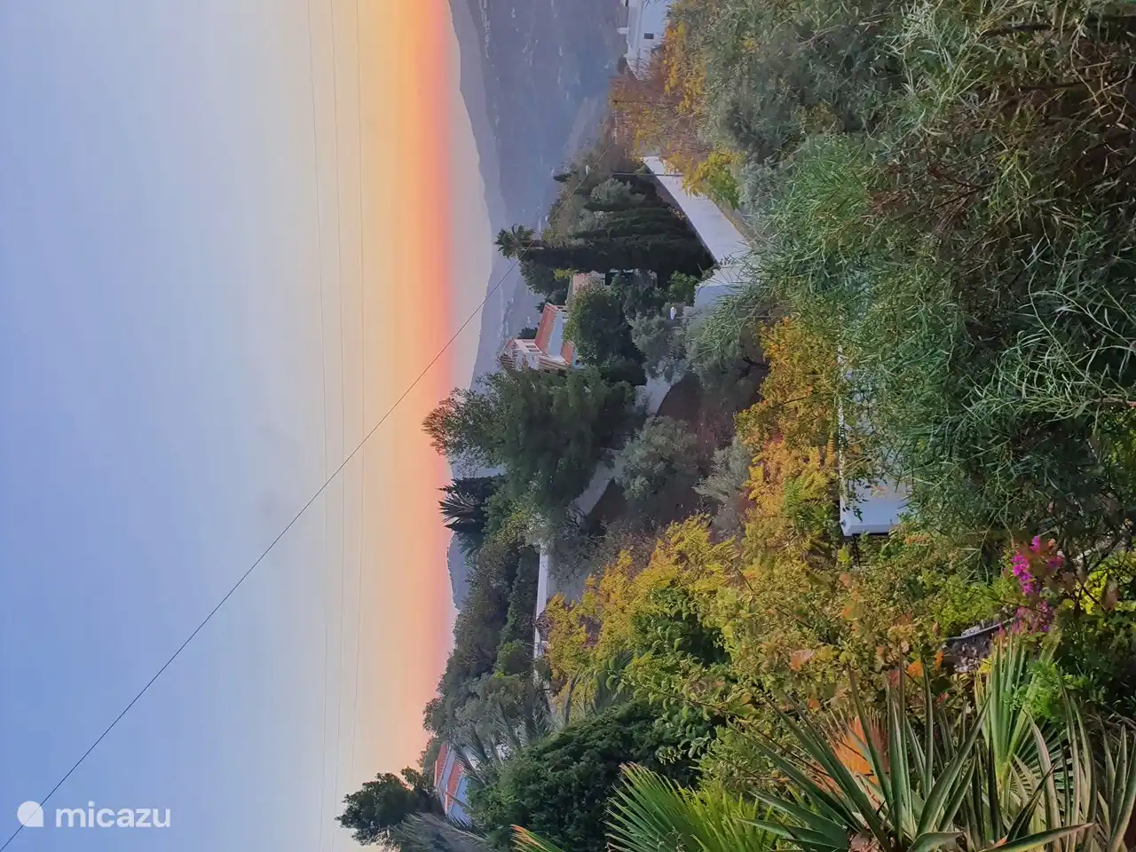 Blick von der Terrasse bei Sonnenuntergang