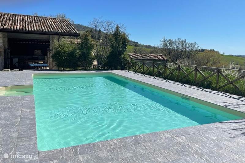 Vakantiehuis Italië, Marche, San Severino Villa Prachtige villa met zwembad