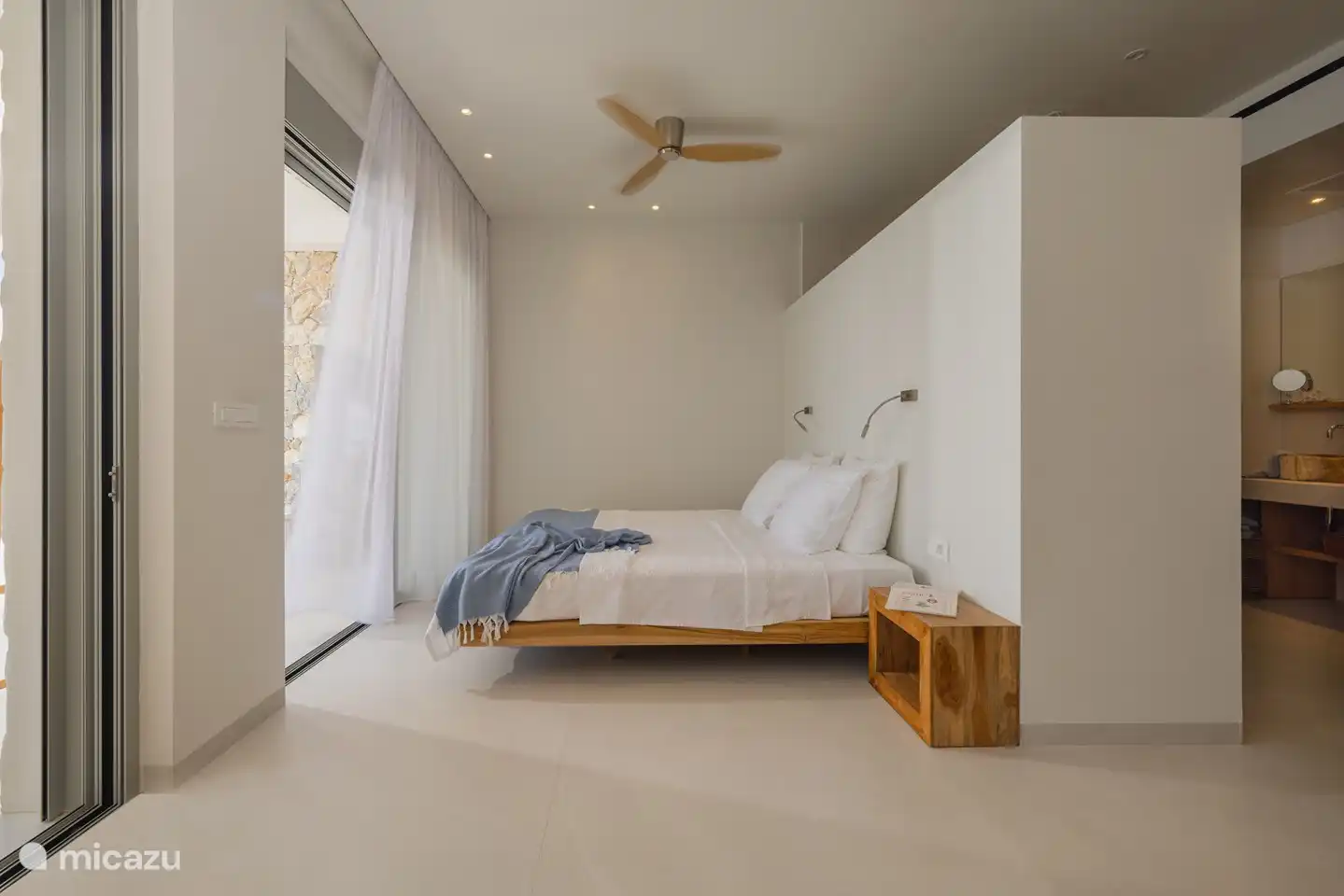 Ventilator über dem Bett = idealer Kühler.