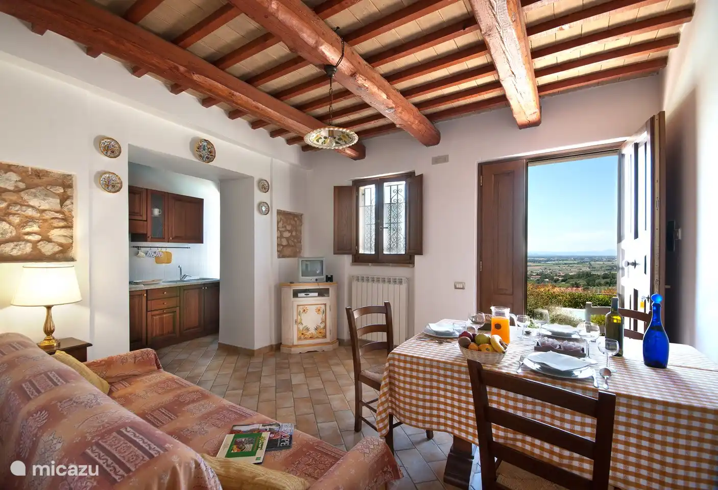 Tan pronto como abre la puerta principal, tiene una vista encantadora de Trevi y el Valle Umbra.