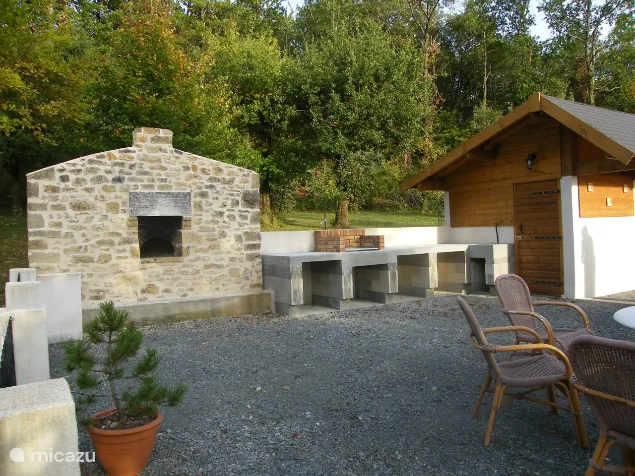 Backen Sie Ihre eigene Pizza im Steinofen