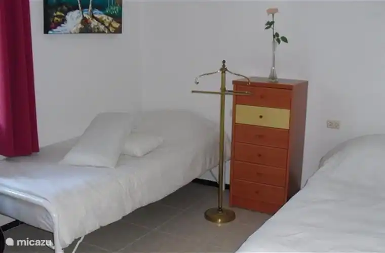 Ein Schlafzimmer in der Villa.