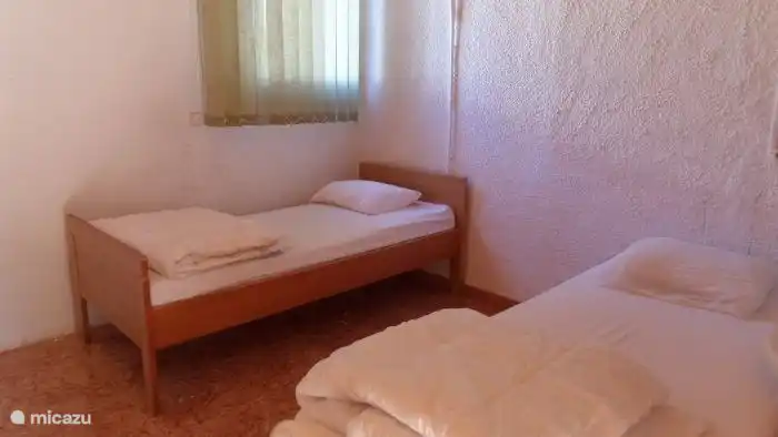 Das Chalet verfügt über ein großes Schlafzimmer.