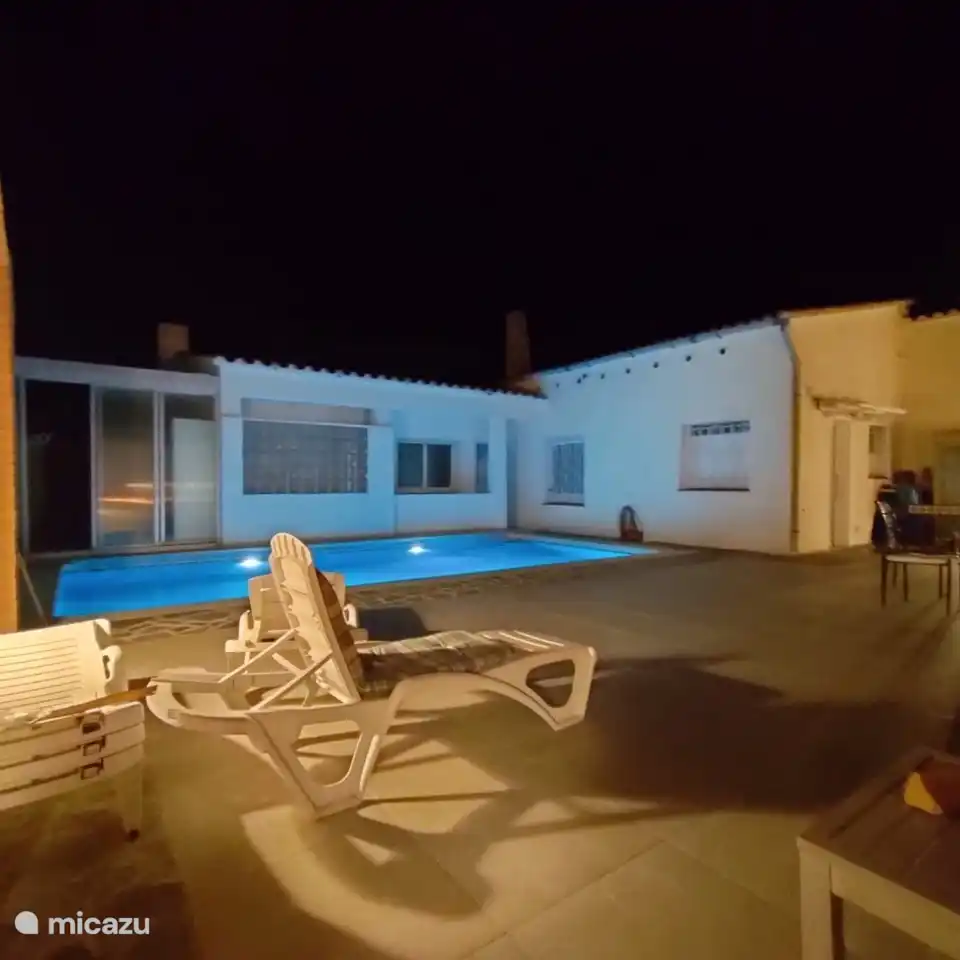 Terrasse am Abend der neuen Terrasse aus dem Jahr 2023.