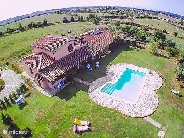 Vakantiehuis Italië – vakantiehuis Huis met privé zwembad Braccianomeer