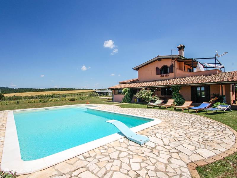 Vakantiehuis Italië, Lazio, Bracciano Vakantiehuis Huis met privé zwembad Braccianomeer