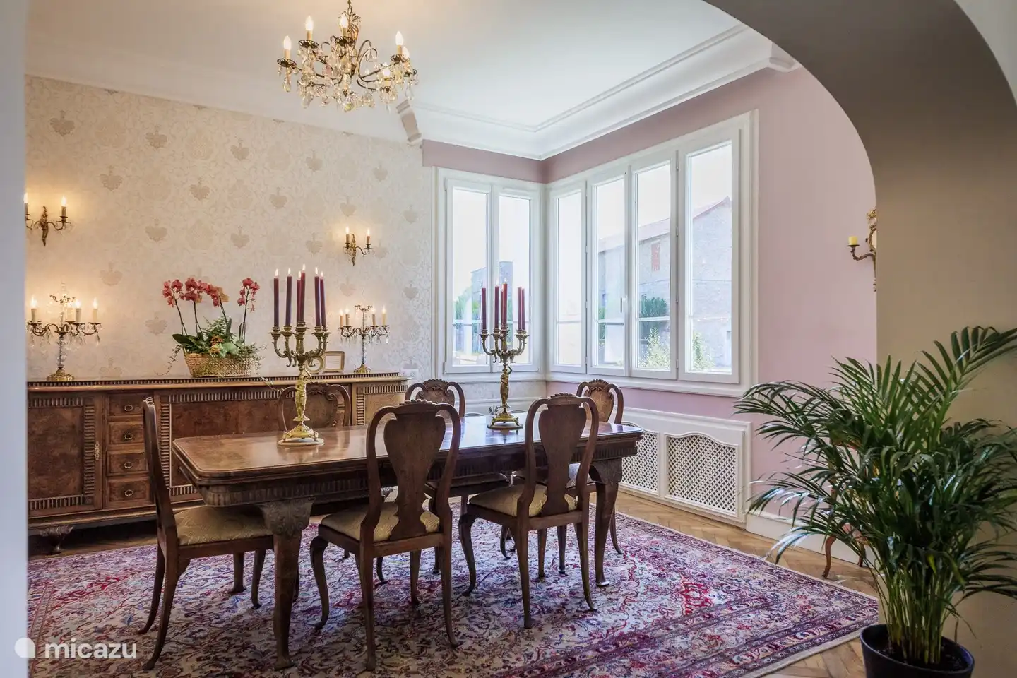 Regelmäßige Mahlzeiten im Salon