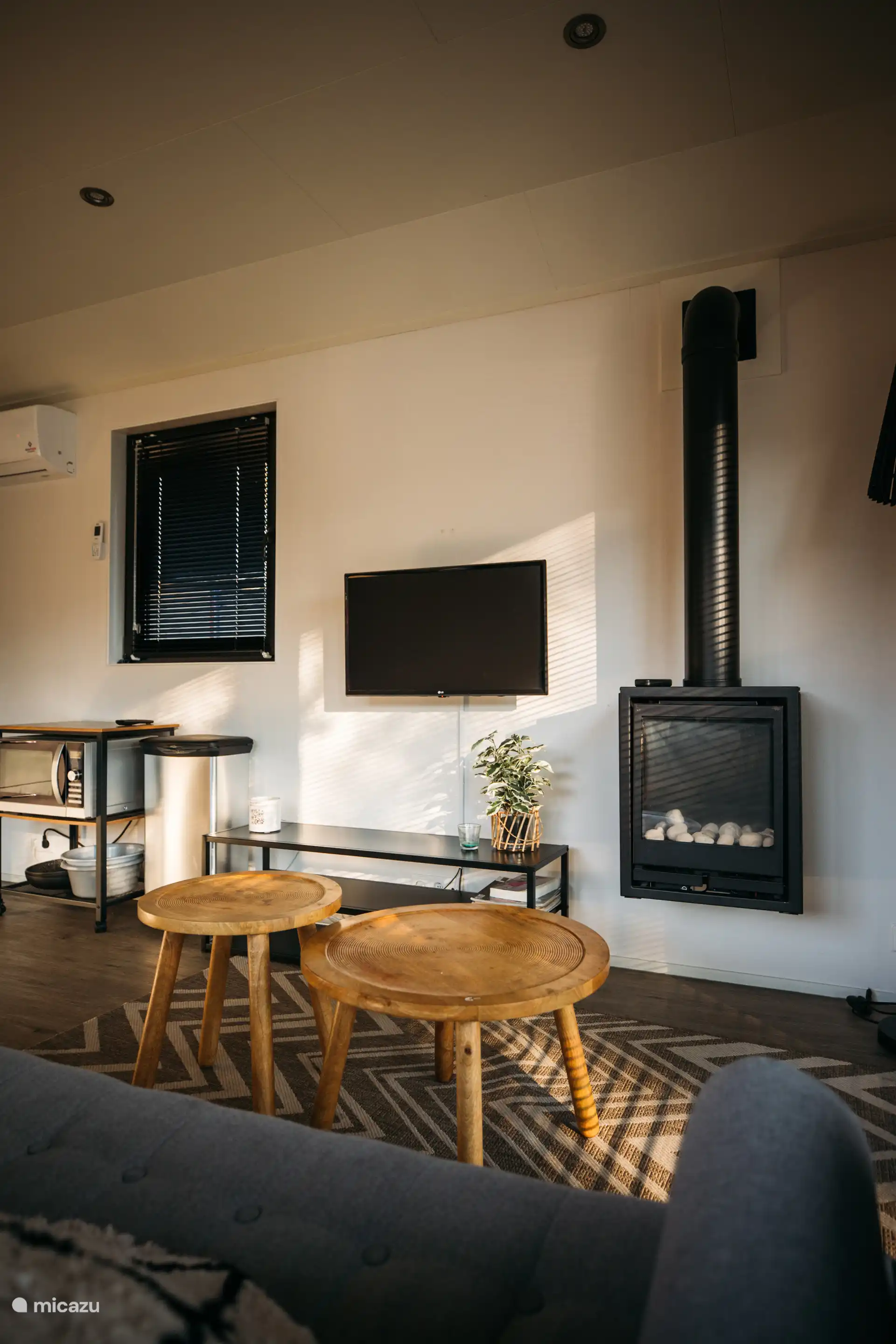 Decorative fireplace