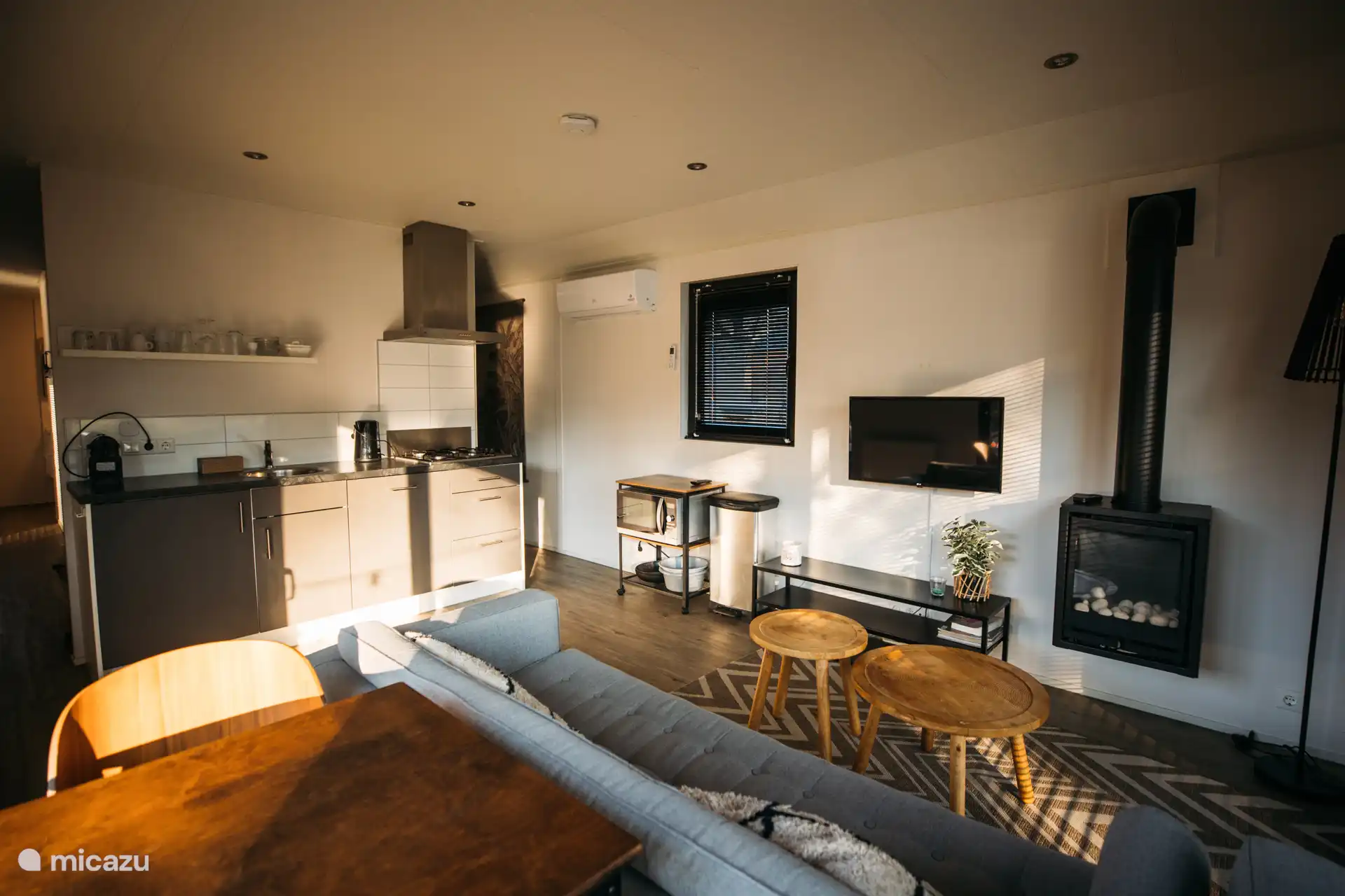 Open kitchen with living room