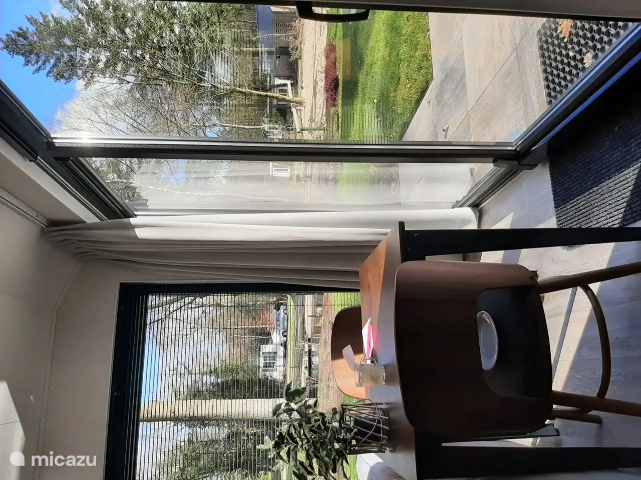 Große Fenster bieten eine großartige Aussicht