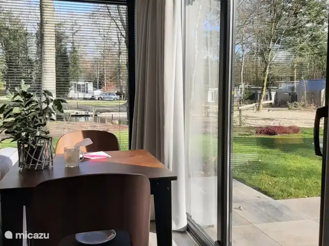 chalet en Países Bajos, Güeldres, Arnhem – Casa de vacaciones Maridu Wellness Las grandes ventanas brindan una gran vista.