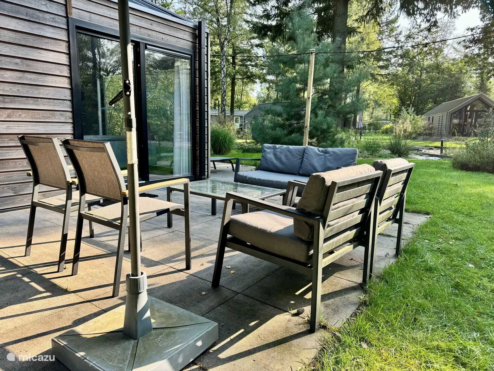 Lounge-Sofa auf der Terrasse